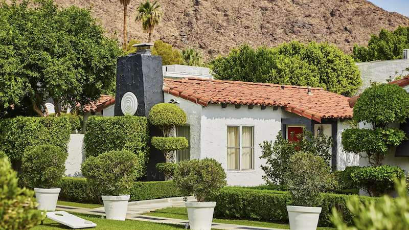 Avalon Hotel Palm Springs bungalow grounds
