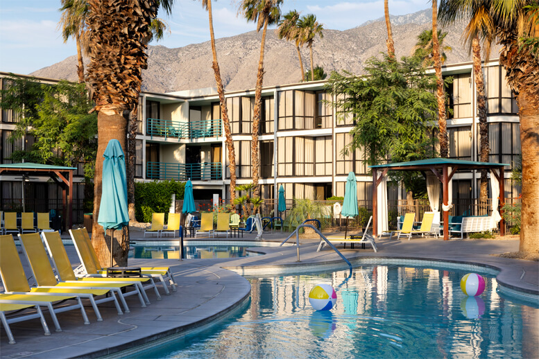 Riviera Palm Springs Oasis pool